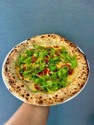 🥇 Vítězná pizza z Hell’s Kitchen Máme tady nějaké fanoušky pořadu Hell’s Kitchen? Na smetanovém základu se rozplývá...