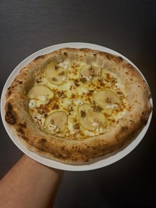 ✨ V Adamici už zkoušíme novou vánoční speciálku! ✨ Vytvořit novou pizzu je vždy běh na dlouhou trať — ladění surovin,...